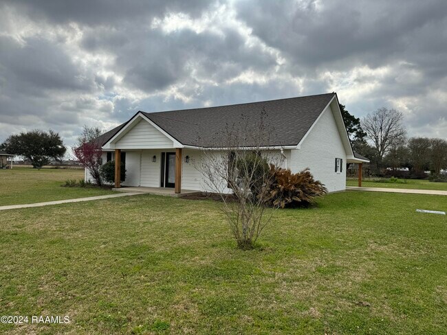 Building Photo - 133 Nicole Dr