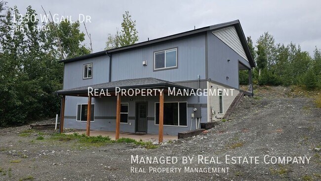 Foto del edificio - Lakeside Home with Three Car Garage & Two ...
