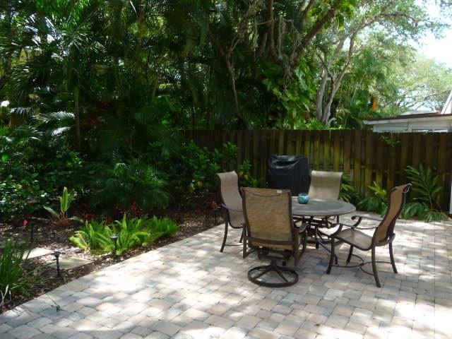 Building Photo - 1542 Sabal Ct