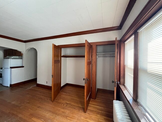 Building Photo - 5219 S Lake Dr