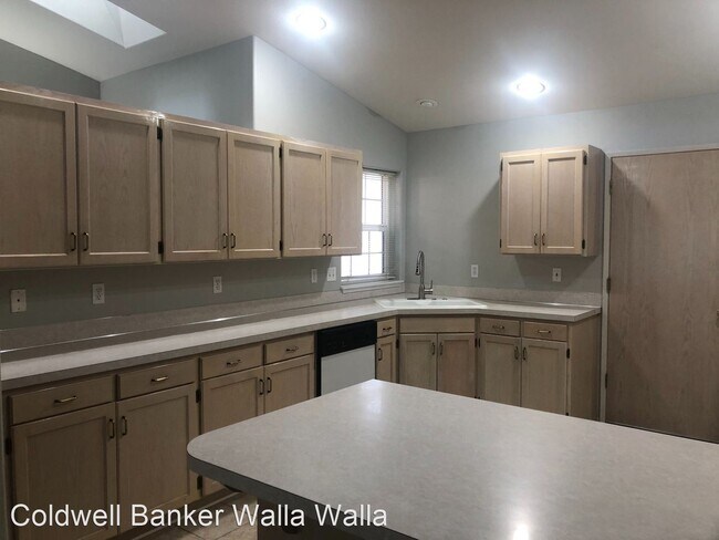 Building Photo - 2 br, 2 bath House - 826 SE Marine Drive