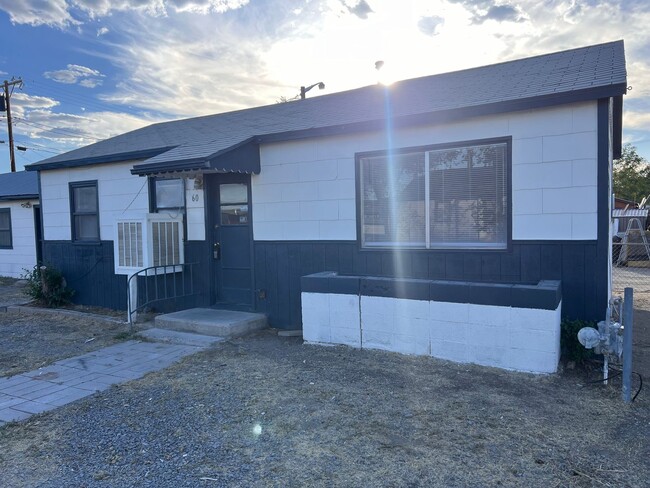 Foto del edificio - Cute 1 bedroom Fernley home with garage!