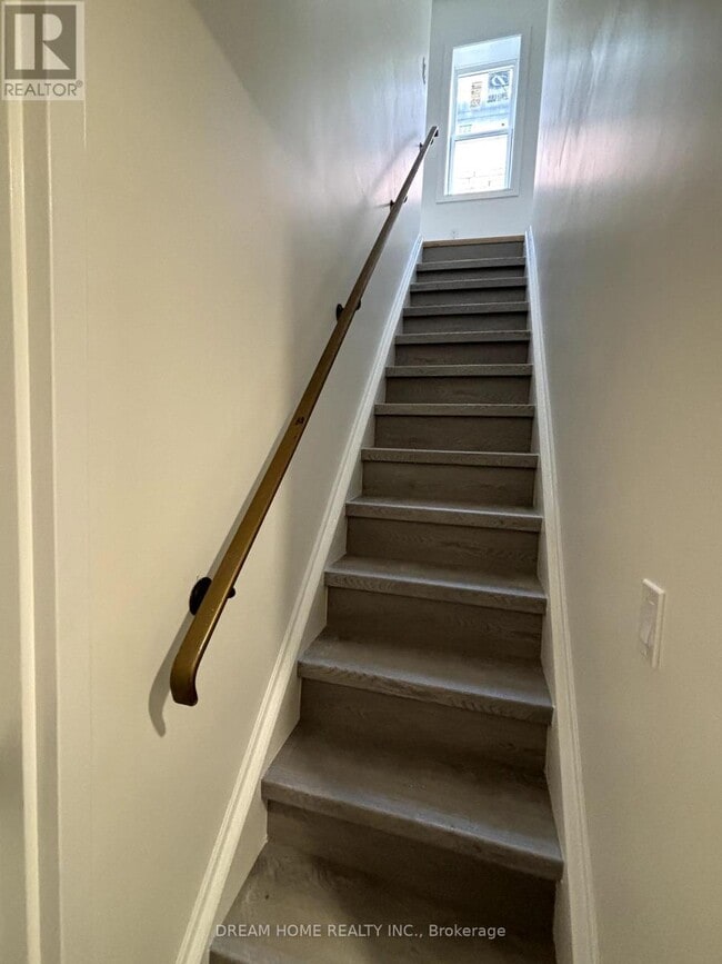 Photo du bâtiment - 643-643 Bathurst St