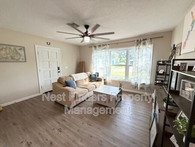 Building Photo - 1325 Hibiscus St