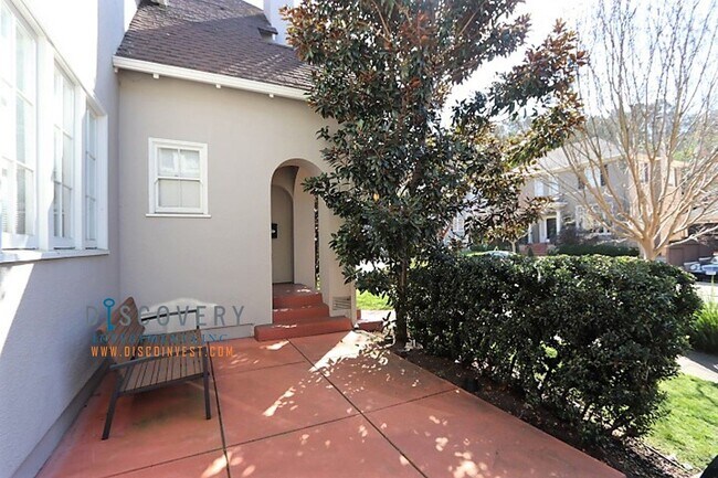 Foto del edificio - Trestle Glen Three Bedroom Home With Stunning Backyard