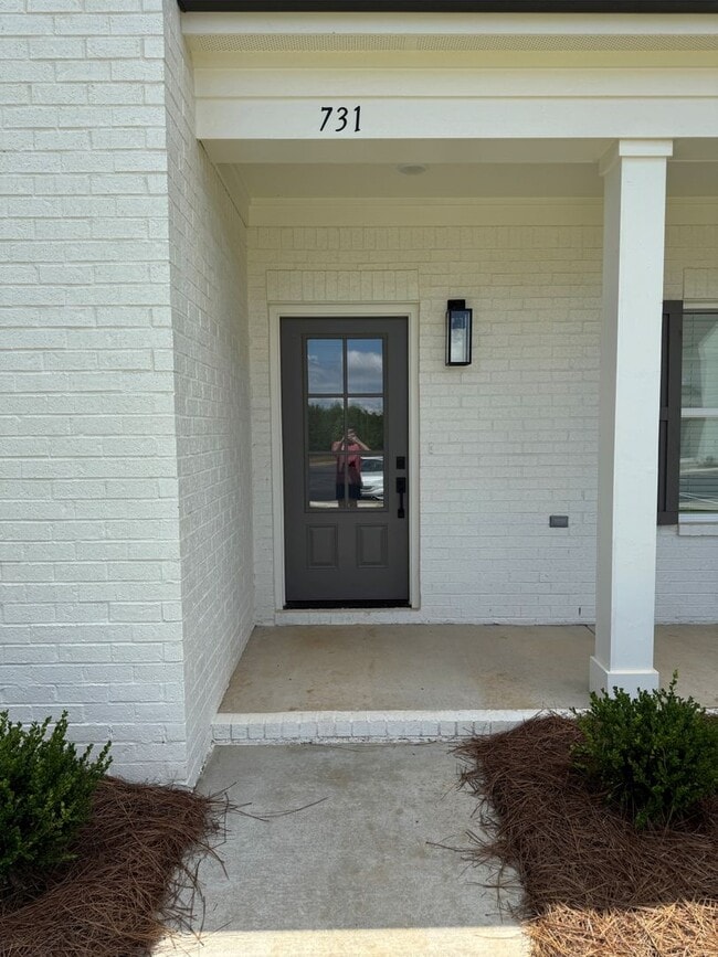 Building Photo - South Grove 731