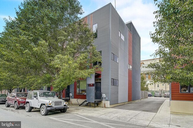 Foto del edificio - 3bedroom house with parking and rooftop