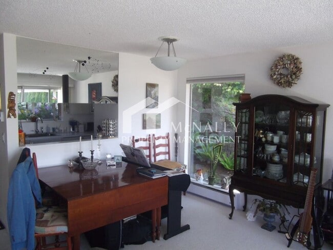 Building Photo - Beautiful 1 Bedroom Water View Condo