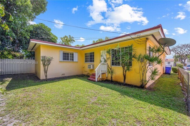 Building Photo - 1769 SW 15th St