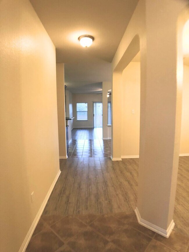 Building Photo - 4 bed 2 bath house in Harker Heights!