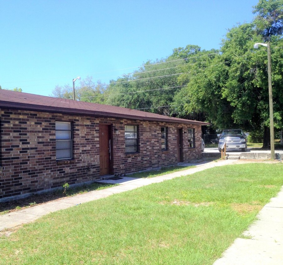 Primary Photo - 911 N Iowa Ave