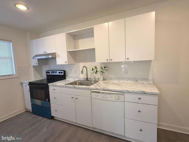 Foto del edificio - 8324 Loch Raven Blvd