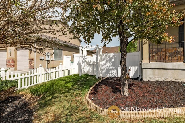 Foto del edificio - Beautiful Basement  Apartment In Riverton!