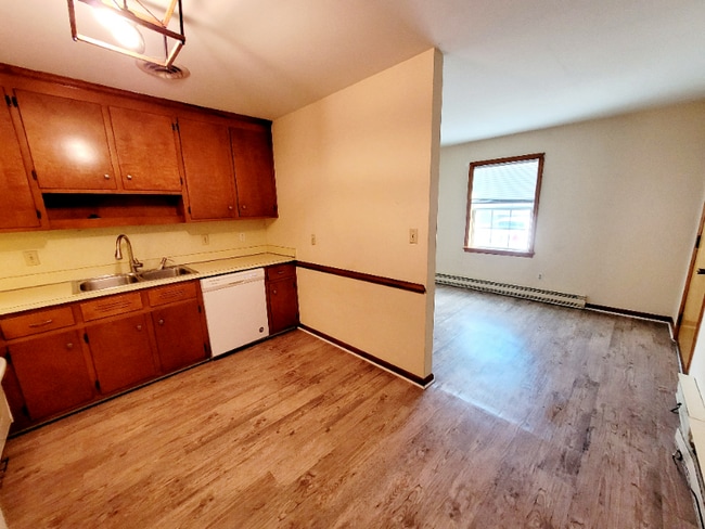 Building Photo - 1252 Gatewood Rd