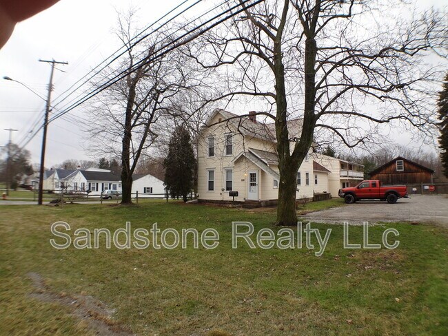 Building Photo - 870 S Main St