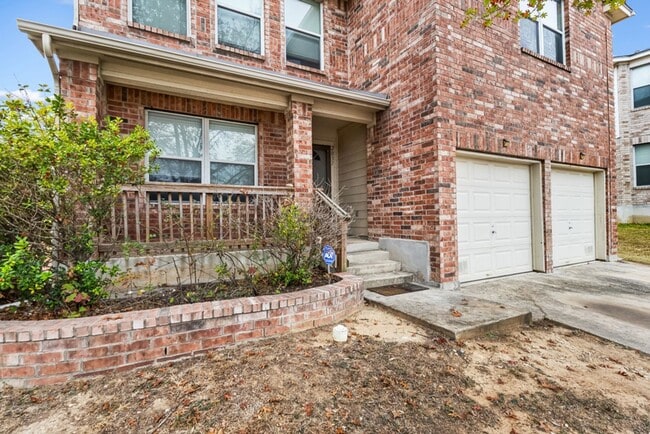 Building Photo - 5-Bedroom Cul-de-Sac Home Minutes from Lackland AFB