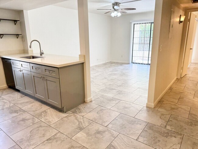 Foto del edificio - Great upgraded 1 bdrm condo on 1st floor!