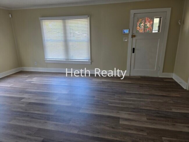 Photo - Commercial Space with a large lot, fully f... House