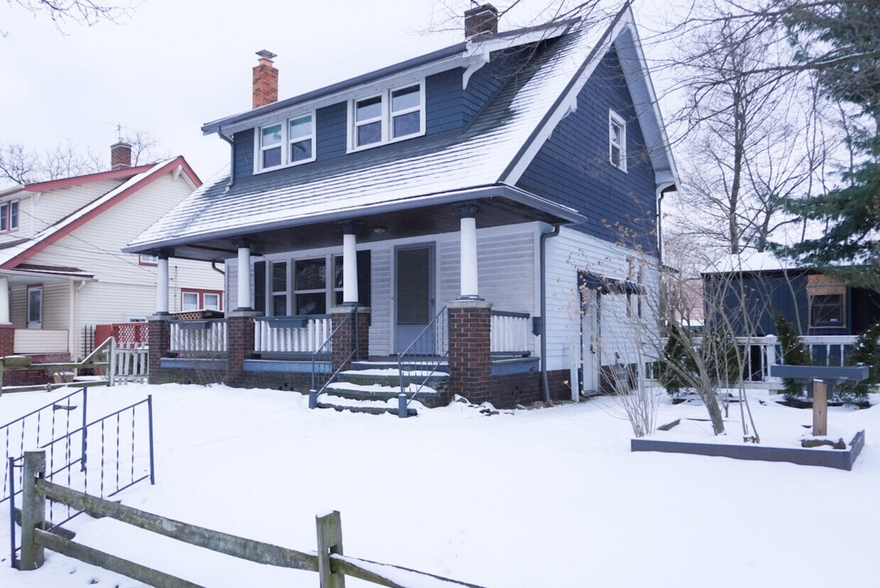 Primary Photo - 2041 Treadway Ave