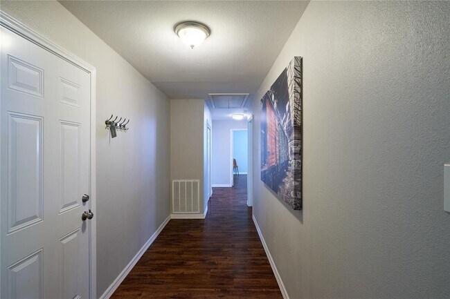Foto del edificio - 5503 W Bellfort Ave