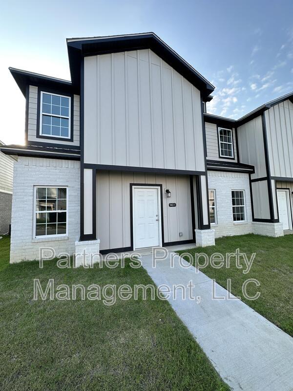 Building Photo - 940 S Amarillo Ave