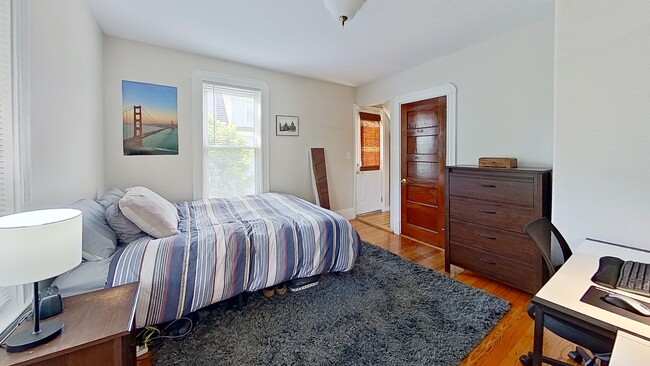 Building Photo - 124 Cedar St