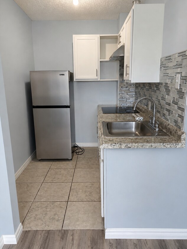 Building Photo - 224 Iowa Woods Cir W