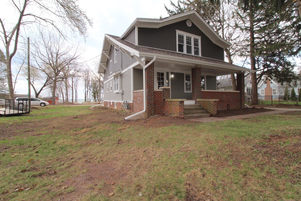 5219 S Lakeshore Dr, Mount Pleasant, WI 53403 House Rental in Mount