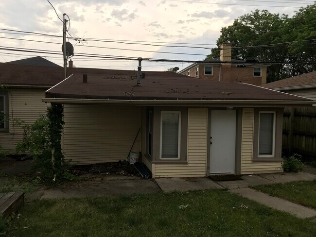 Foto del edificio - 7655 W Farragut Ave