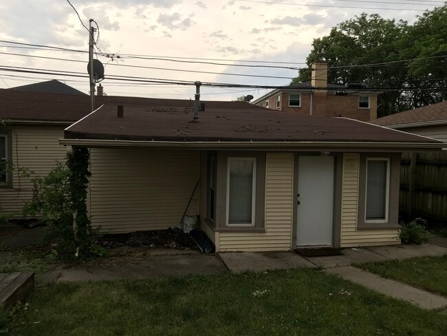 Building Photo - 7655 W Farragut Ave