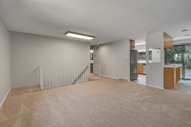Building Photo - 3bd/2.5ba Bellevue Home