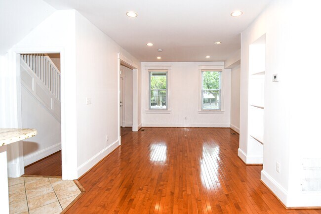 Foto del edificio - 4723 Georgia Ave NW