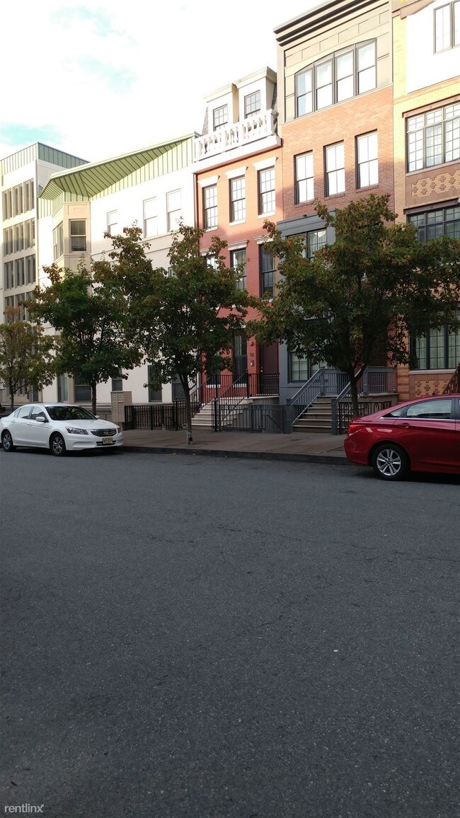 Building Photo - 112 Tidewater St