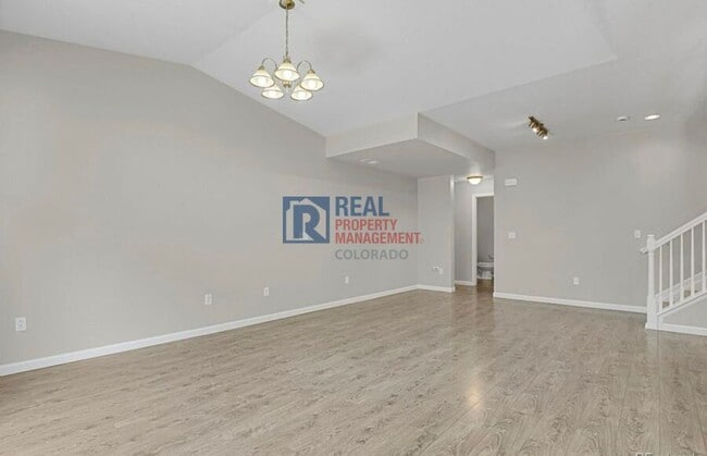 Foto del edificio - 1775 Aspen Meadows Cir