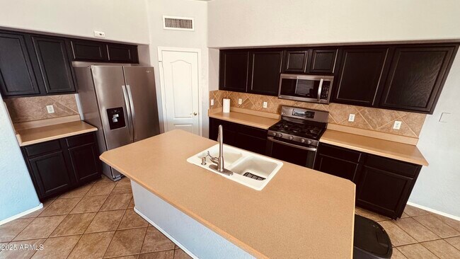 Foto del edificio - 3439 N 126th Dr