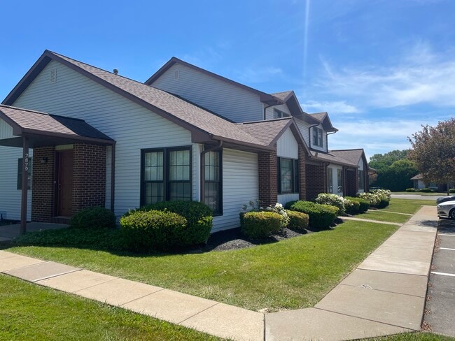 Building Photo - 2829 Burgundy Dr