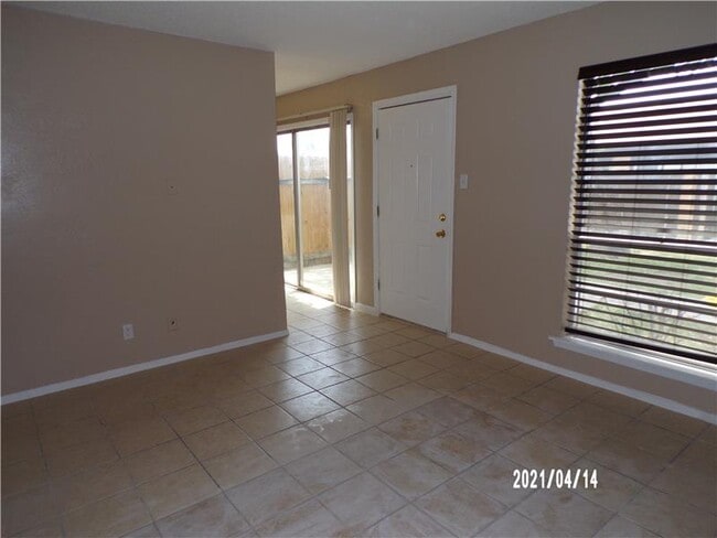 Building Photo - 2314 Andover Dr