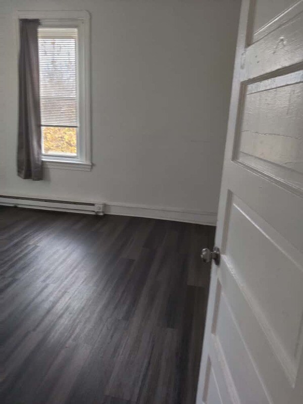 Building Photo - 1613 Dyre St