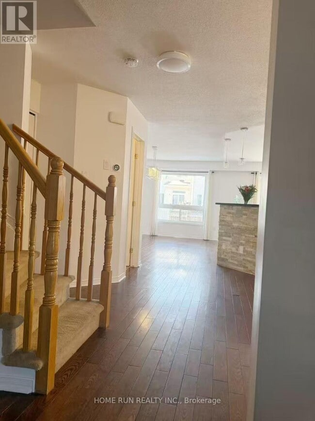 Photo du bâtiment - 330 Applecross Crescent