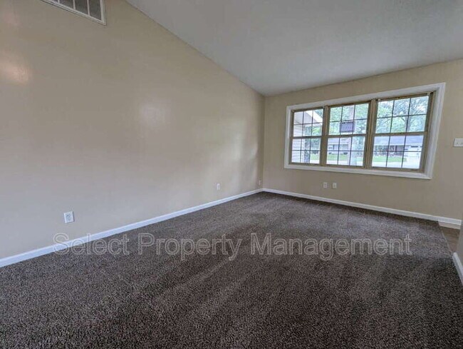Building Photo - 3220 Thames Dr