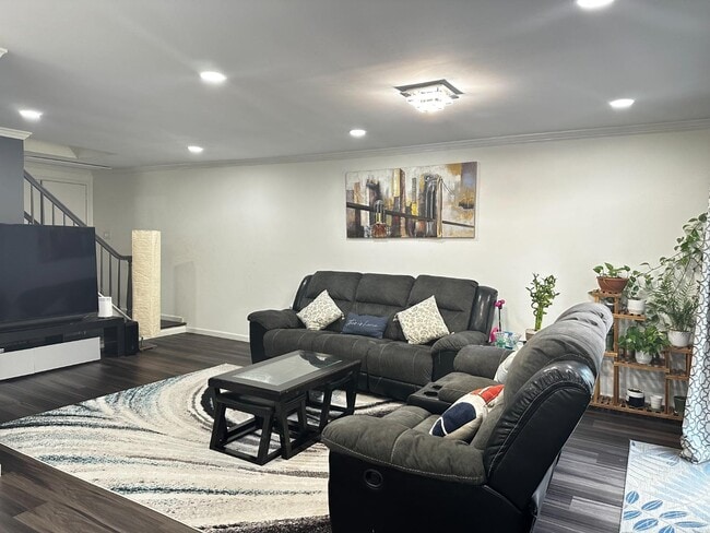 Building Photo - 107 Thoreau Dr