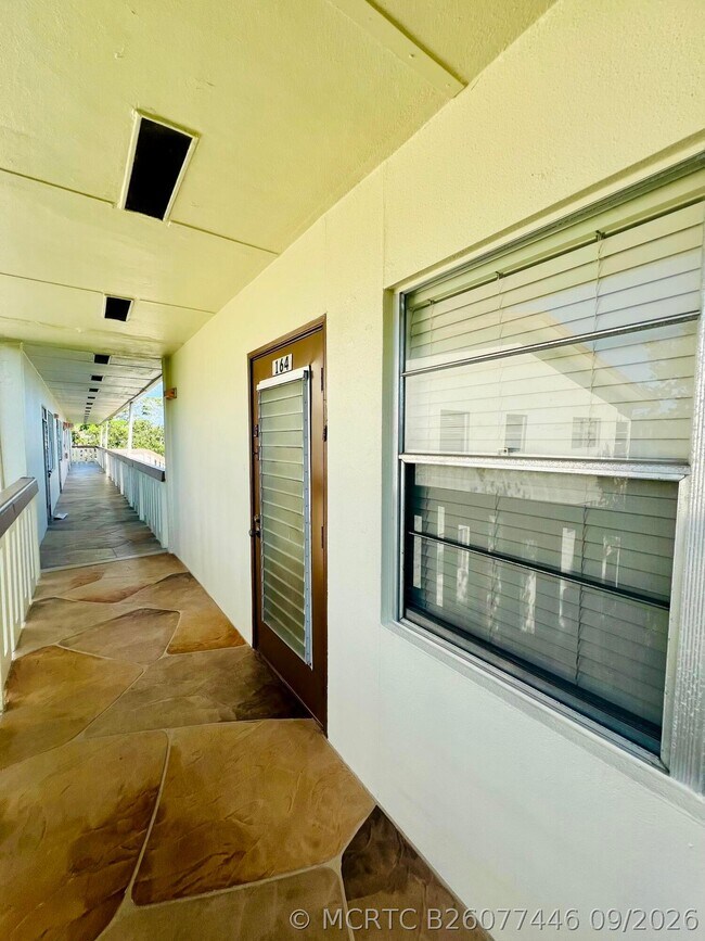 Building Photo - 164 Mansfield D