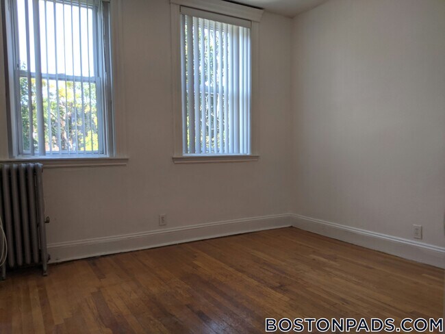 Building Photo - 151 Park Dr