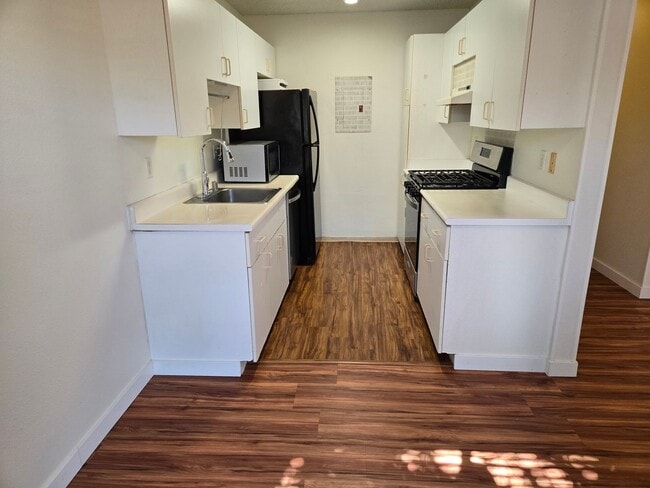 Building Photo - Must see Palm Villa Condo