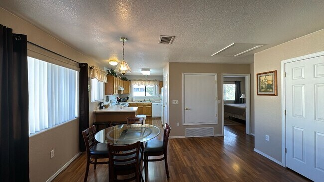 Building Photo - Fully Furnished or Unfurnished - 2 bedroom...