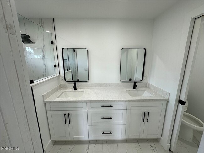 Building Photo - 1829 NW 24th Ave