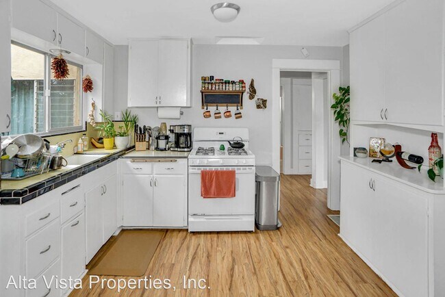 Building Photo - 2 br, 1 bath House - 4546 Brighton Ave.
