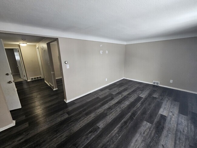 Foto del edificio - 11431 Hempstead Rd