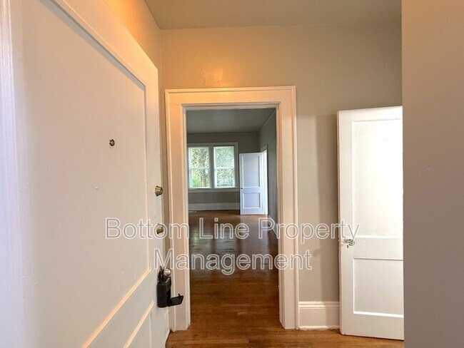 Foto del edificio - 2108 E 7th St