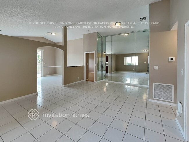 Foto del edificio - 1401 Banyan Cir
